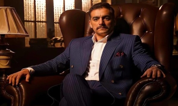 meghan presents fashion award to wedding dress designer waight keller