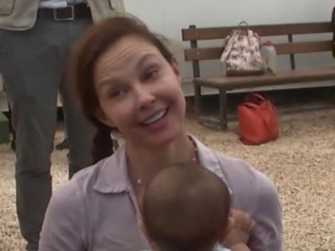 judd gets emotional at refugee camp