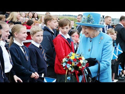 queen elizabeth opens scotlands third forth