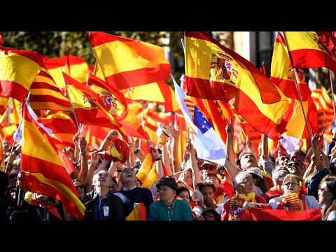 hundreds of thousands rally in support of spanish unity