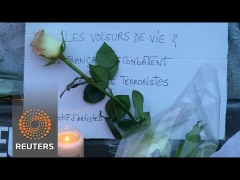 place de la republique becomes hub for mourning