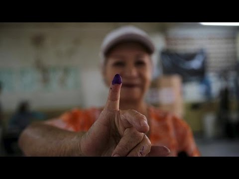 venezuelans vote as polls predict return of the right