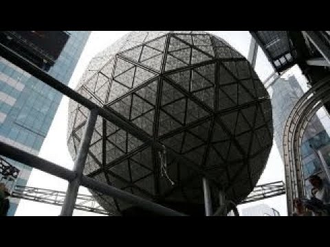 how the times square new years eve ball