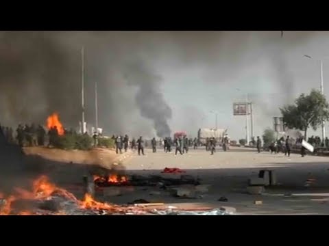 pakistans islamist protests grow in size