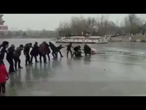 human ‘chain’ rescues tourists from ice hole