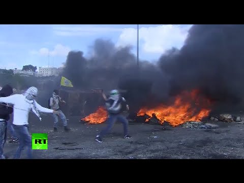 burning tires tear gasstones palestinian youths clash