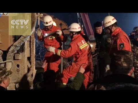 rescuers dig tunnel to send food to trapped miners