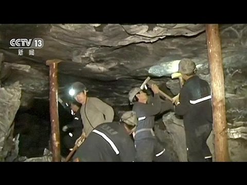 11 rescued from mine collapse 18 trapped