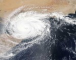 عاصفة “بيبارجوي” تصل لمستوى إعصار مداري من الدرجة الأولى وتتجه شرق السعودية 