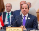السيسي يودع رئيس مجلس السيادة الانتقالي السوداني بمطار القاهرة
