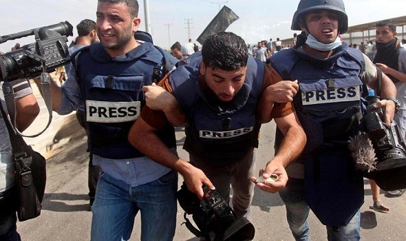 وقفة في غزة للمطالبة بالإفراج عن الصحفيين الأسرى ووقف الانتهاكات بحقهم