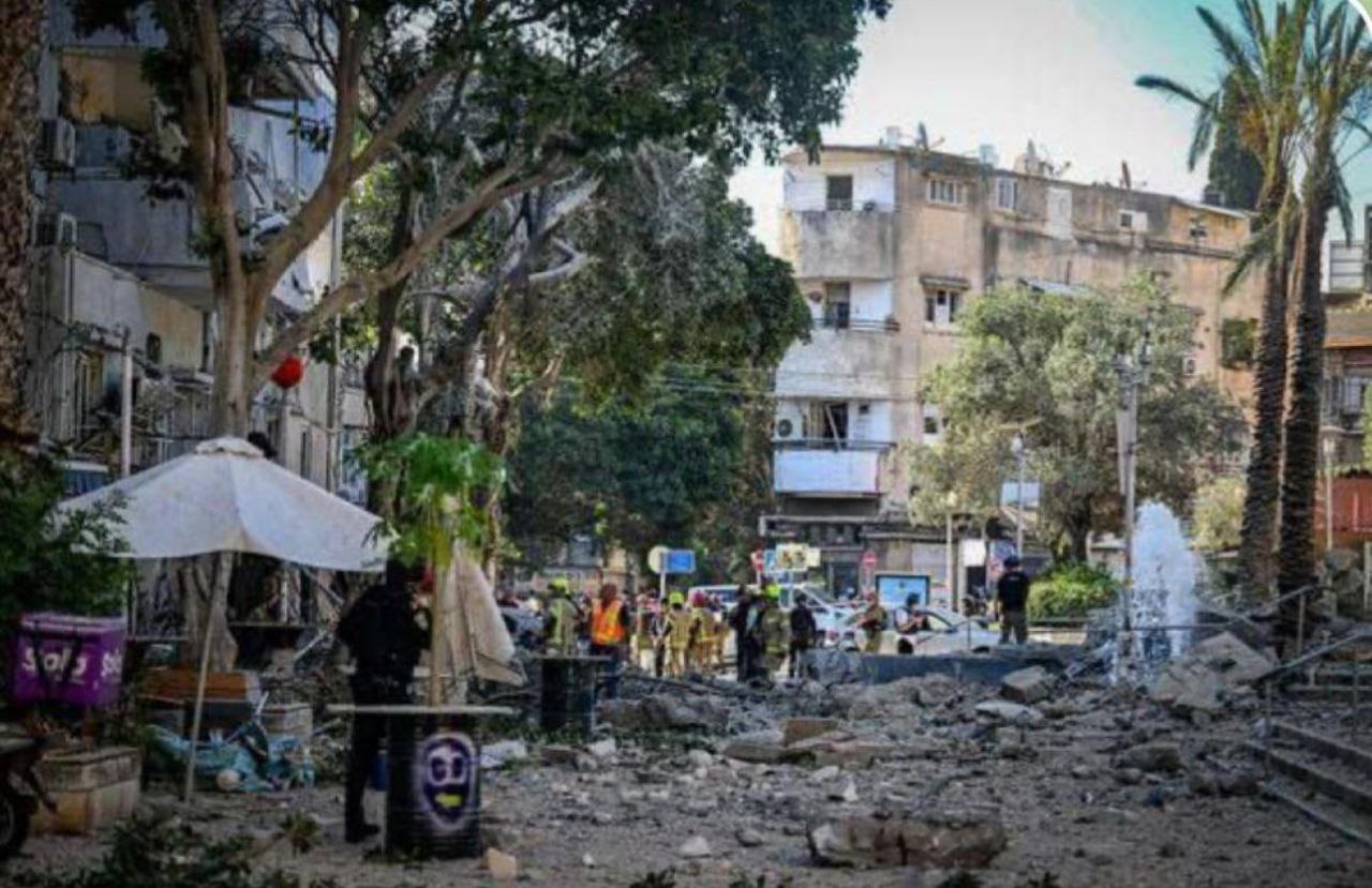 مصر اليوم - تل أبيب تشتعل وسكانها يهربون تحت القصف