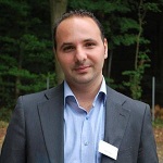 بين إعلام الحقيقة وإعلام المنتفعين