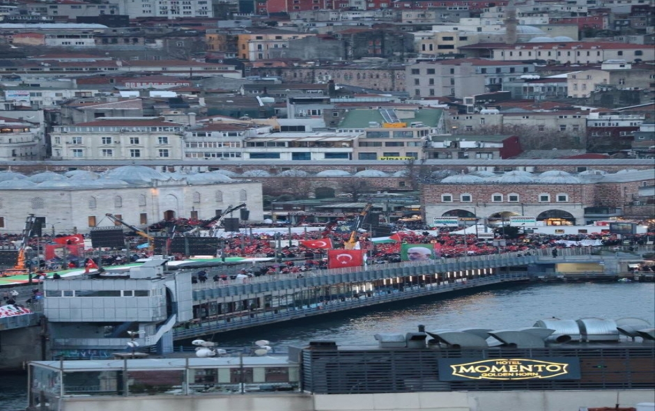 مئات الآلاف من الأتراك يخرجون في مظاهرة حاشدة فجر العام الجديد دعمًا لفلسطين ونصرة لغزة المحاصرة