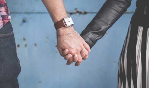   مصر اليوم - كيف تحدث مصارحة الزوج بمشاعره