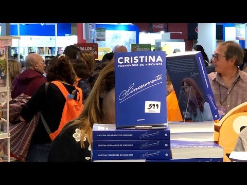 شاهد الرئيسة الأرجنتينة السابقة كريستينا دي كيرشنر تقدم مؤلفًا جديدًا يعرض سيرتها الذاتية